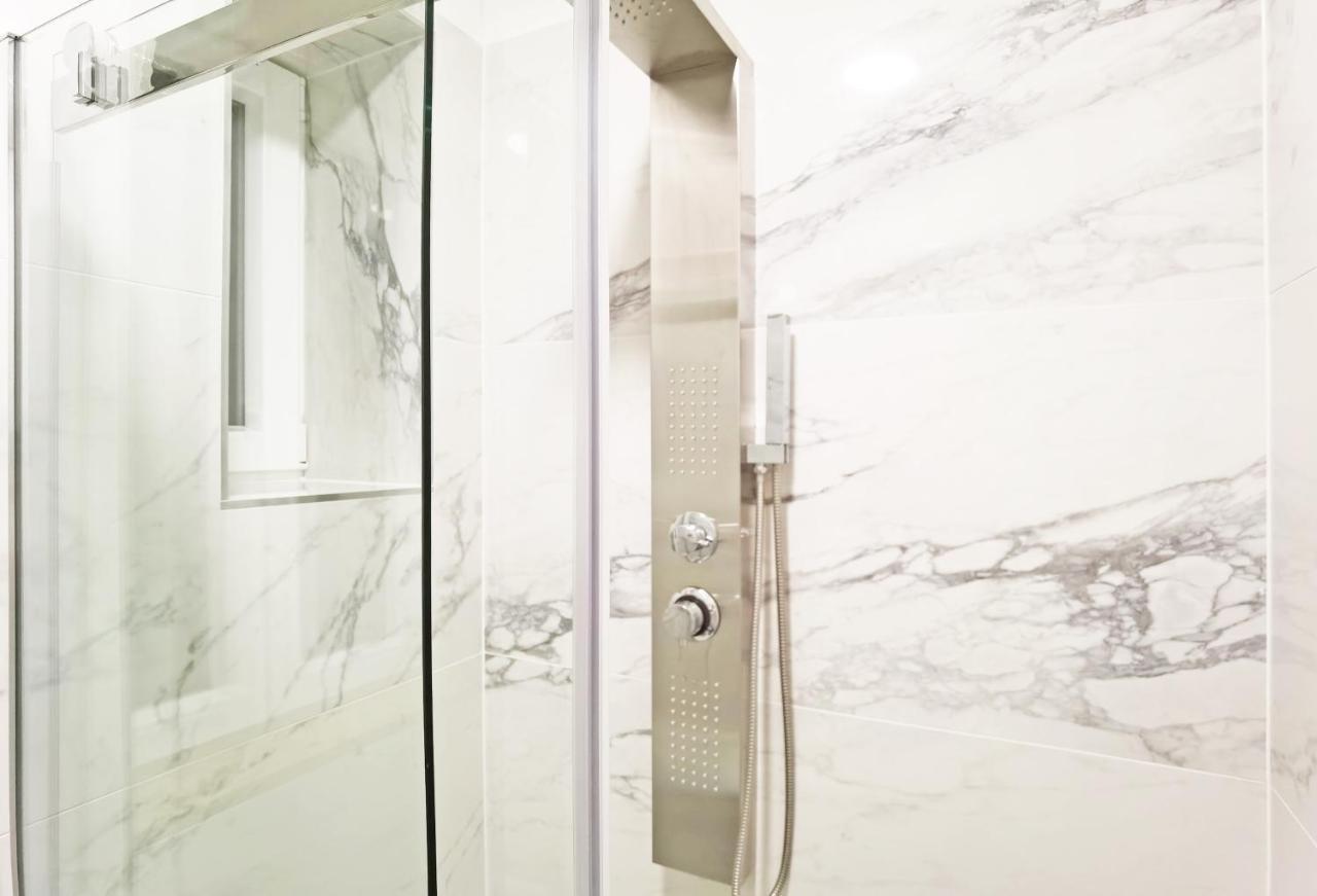 Standard Studio,1050781981:JPEG