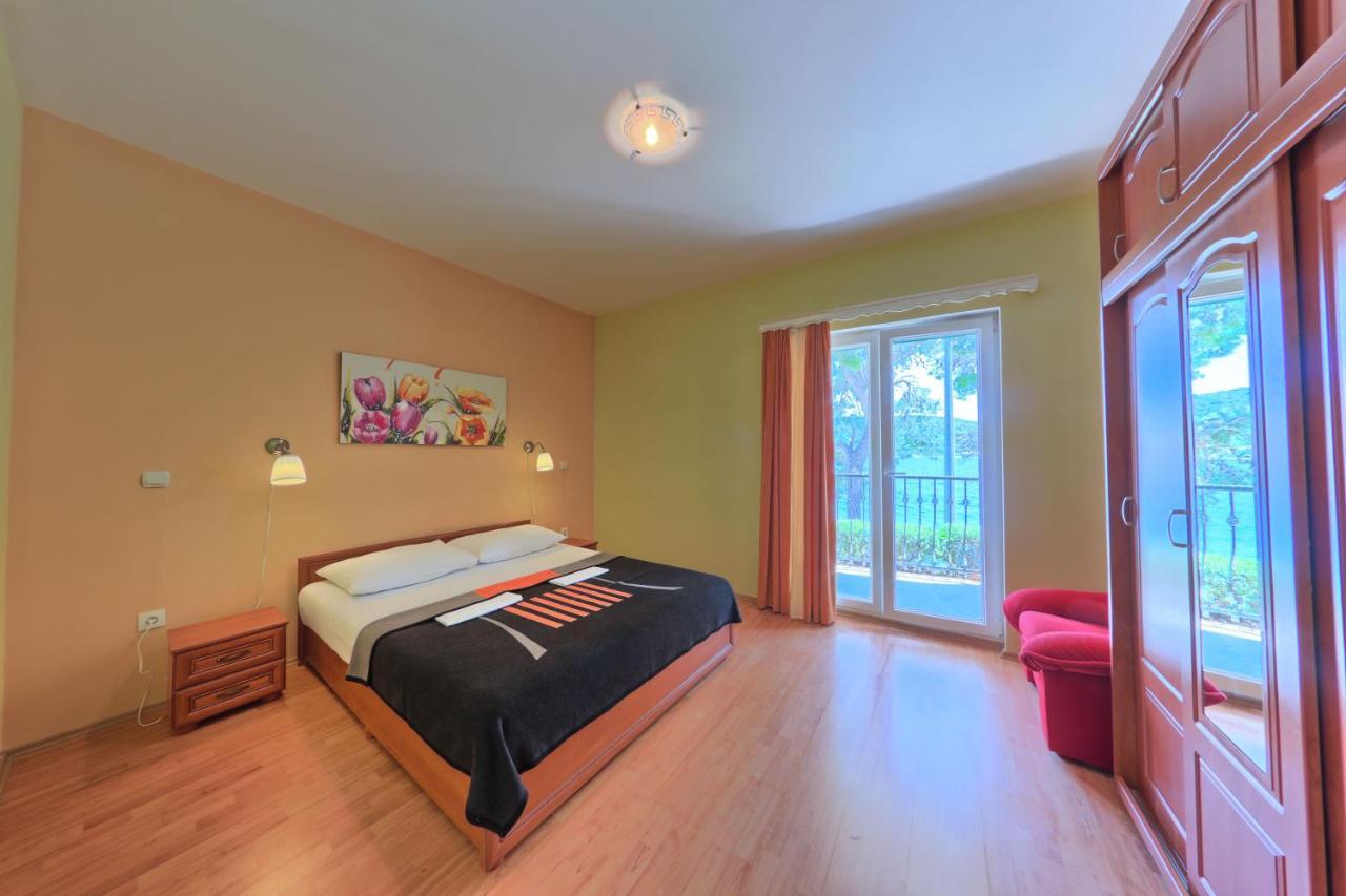 Two-Bedroom Apartment,693675678:JPEG