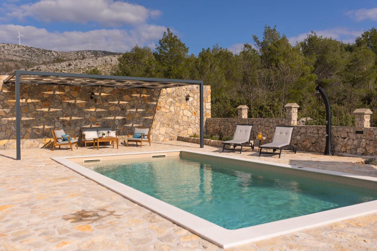 Three Bedroom Villa with Swimming Pool