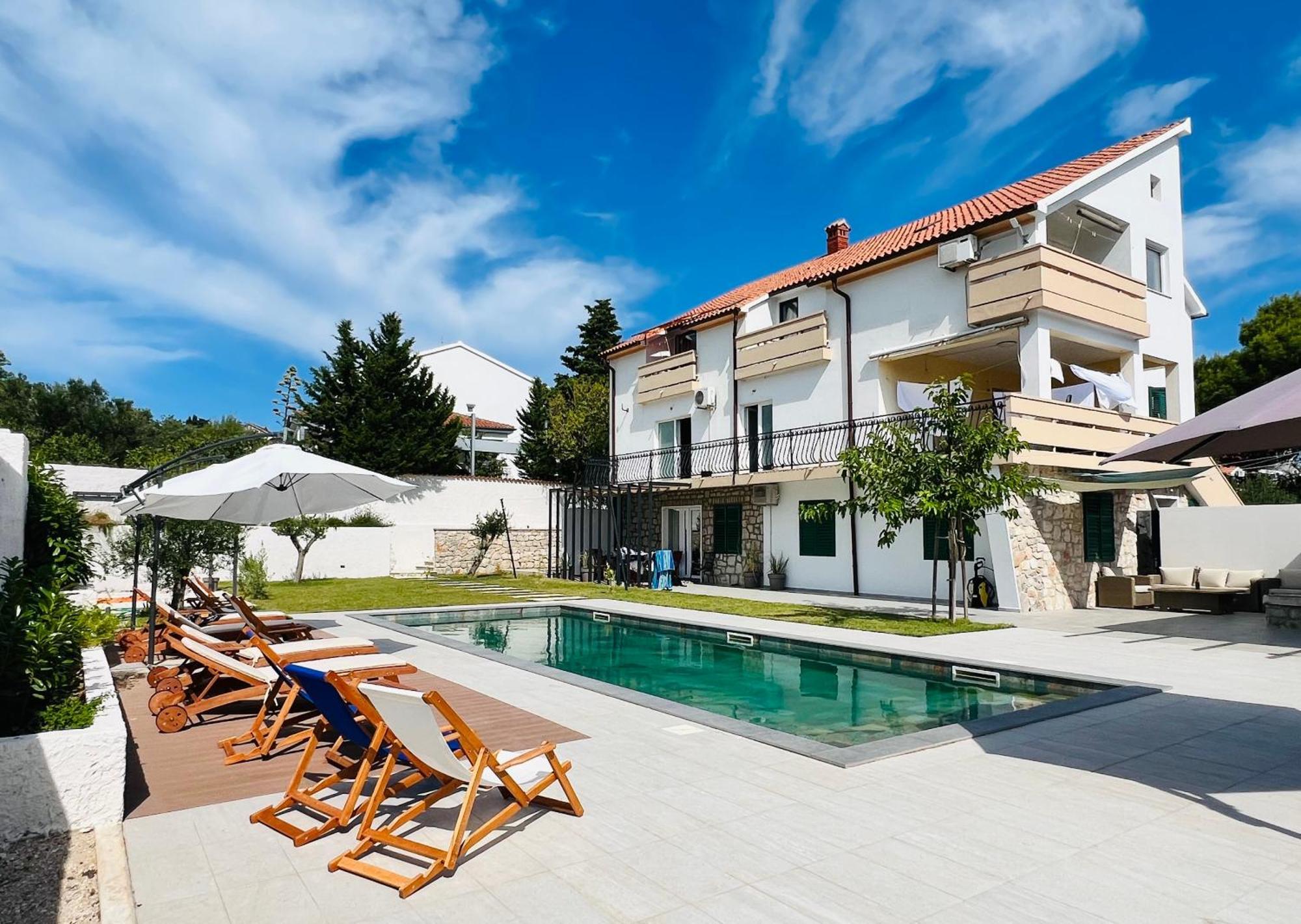 Apartment mit Poolblick