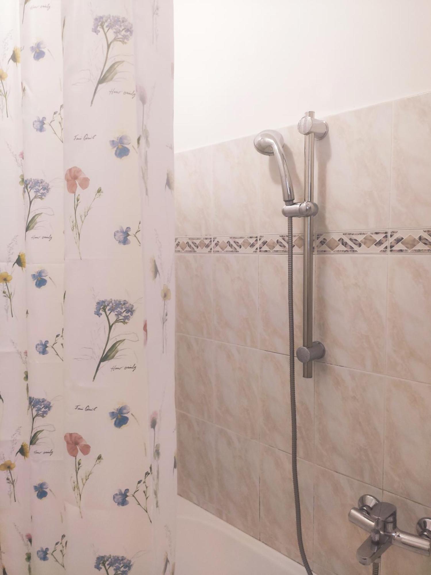 Two-Bedroom Apartment with Balcony,1602340901:JPEG