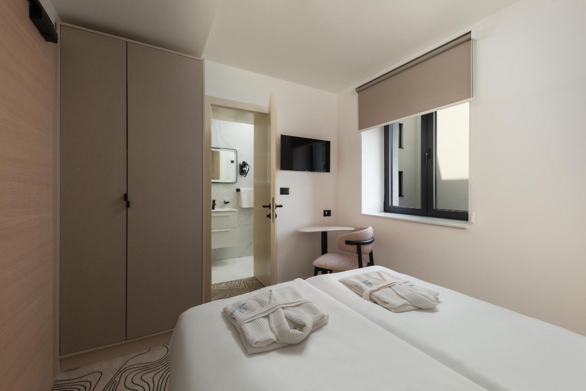 Standard Double Room,1637575963:JPEG
