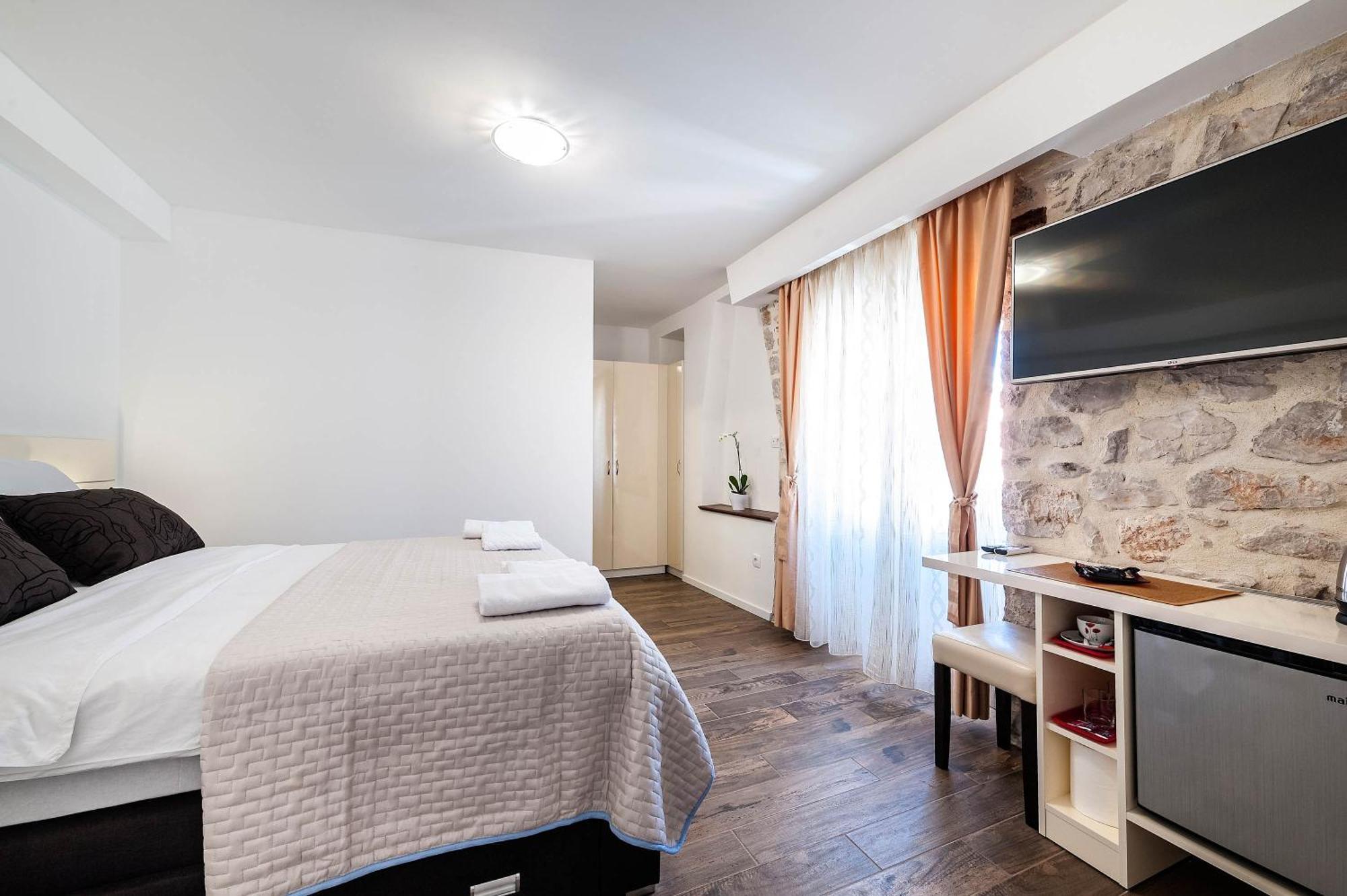 Double Room,1758441553:JPEG