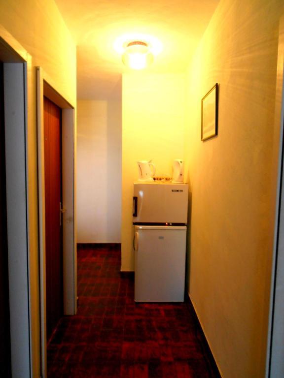Economy Dreibettzimmer mit Gemeinschaftsbad