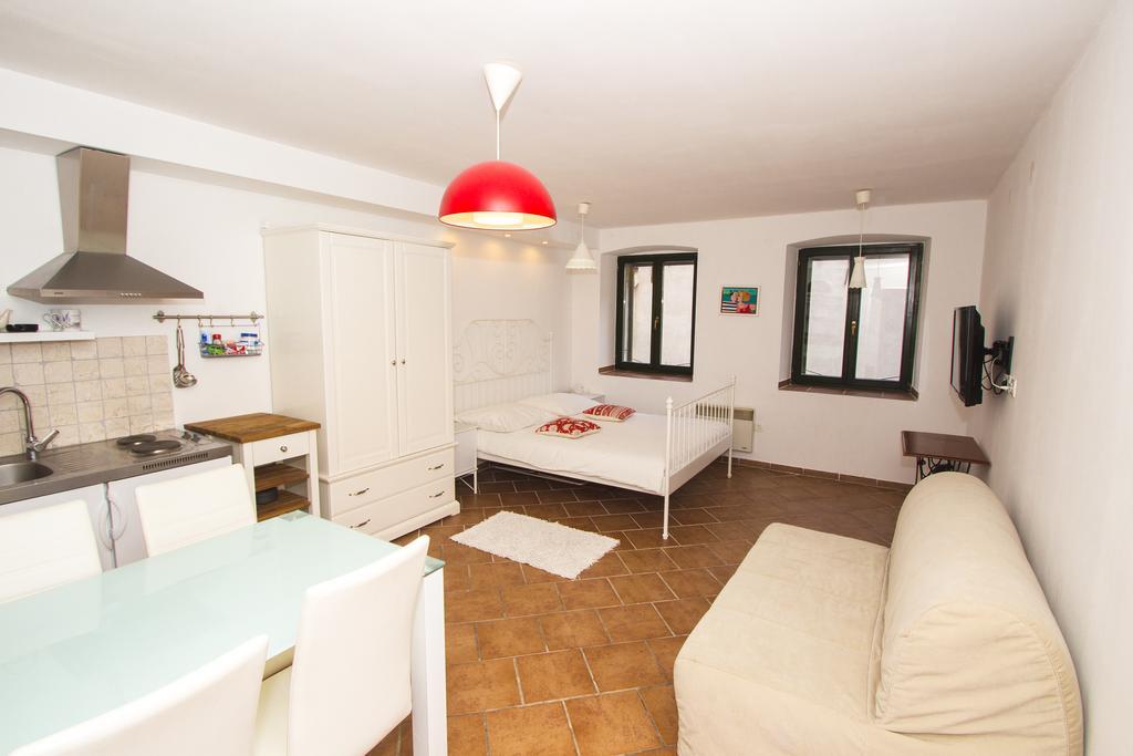 Studio Apartment,403211523:JPEG