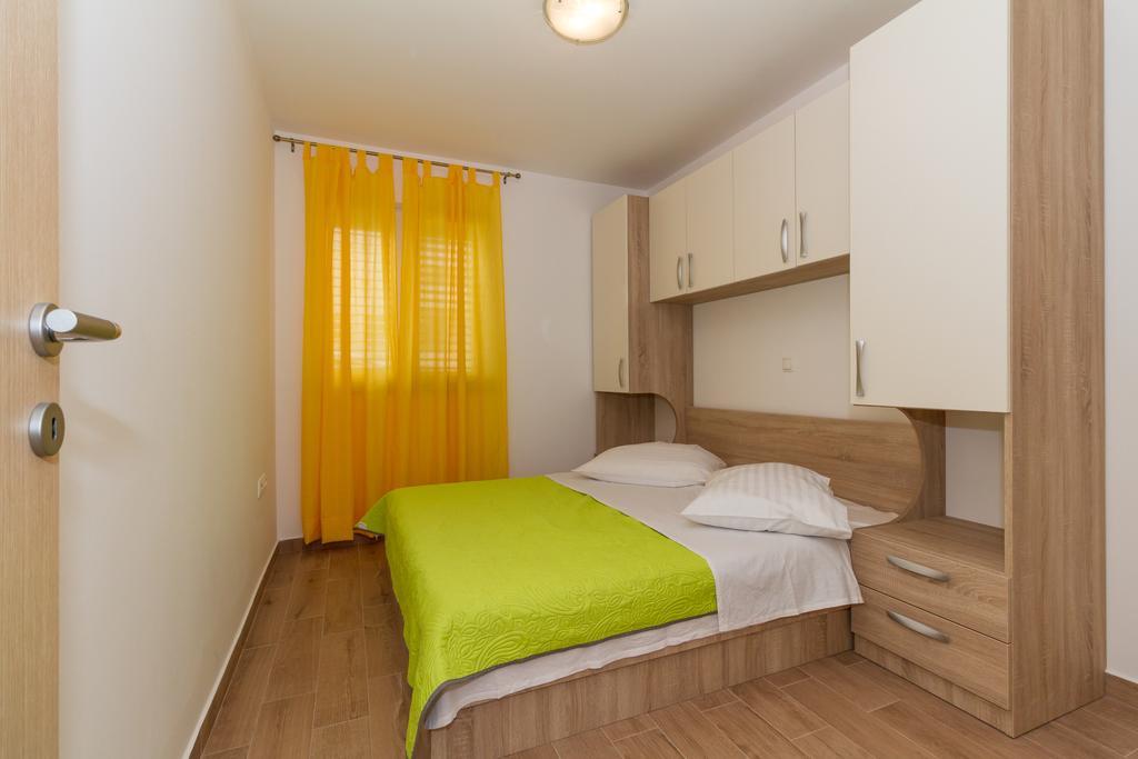 Apartment mit Balkon