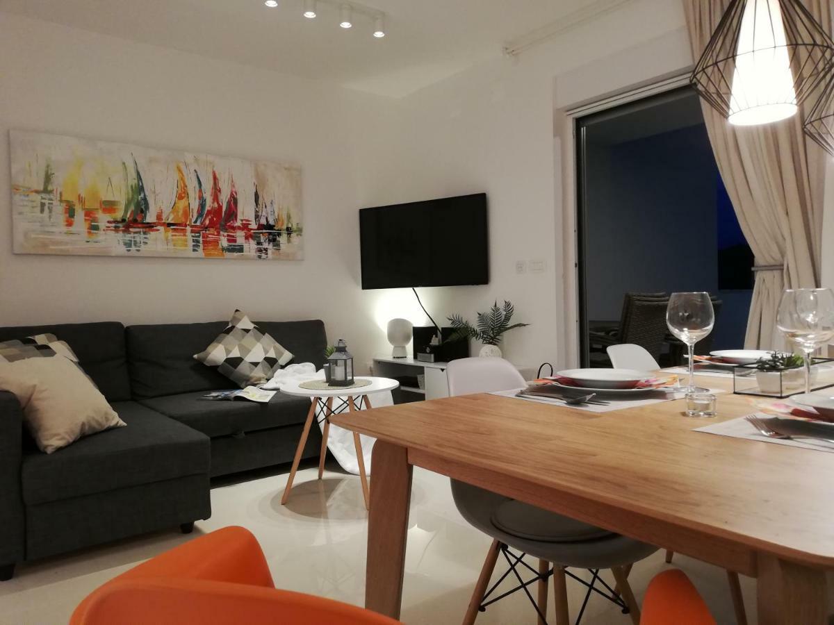 Four-Bedroom House,799968390:JPEG