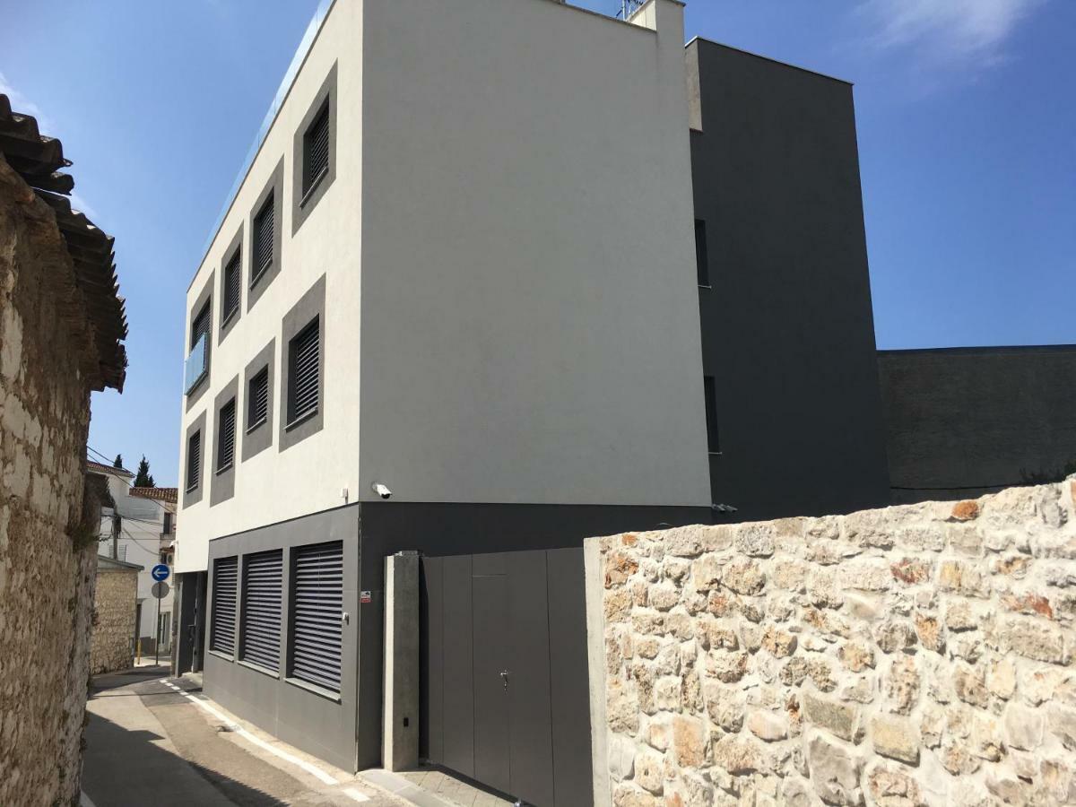 Apartment,860441372:JPEG