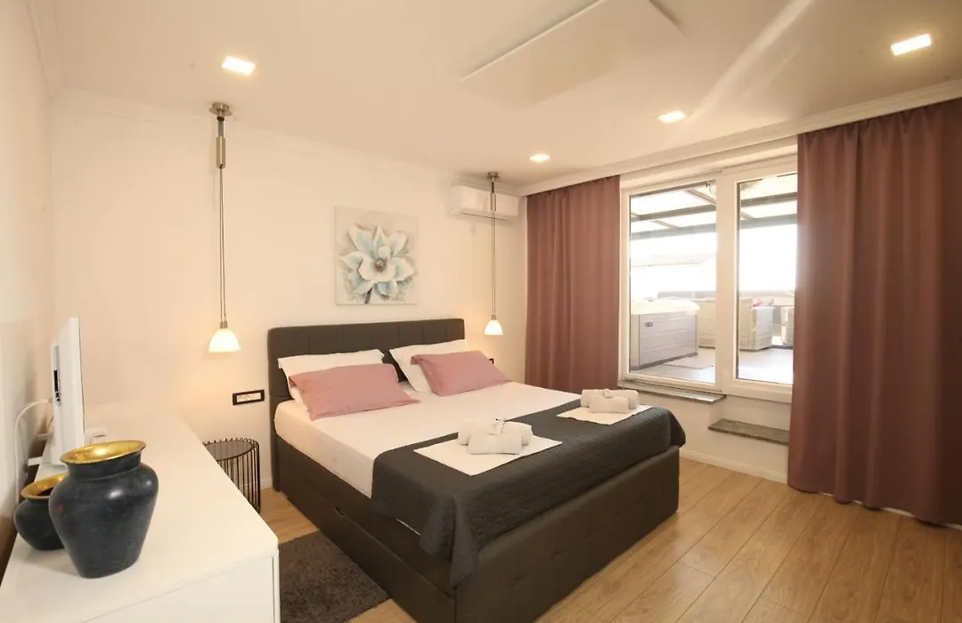Luxurious Seaview Apartment-1