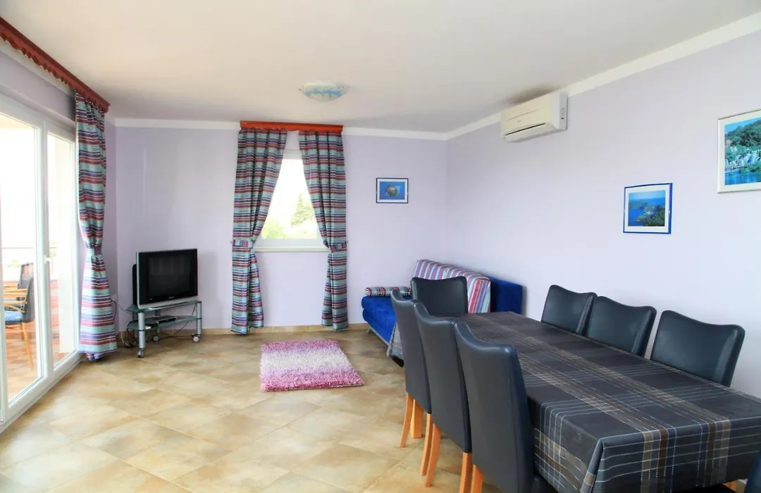 Apartments Hari Tisno-1