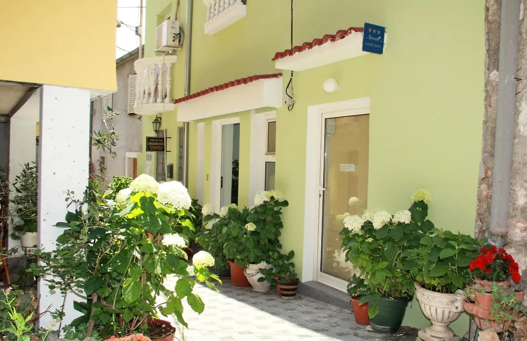 Kala De Flores With Balcony And Apartment-1