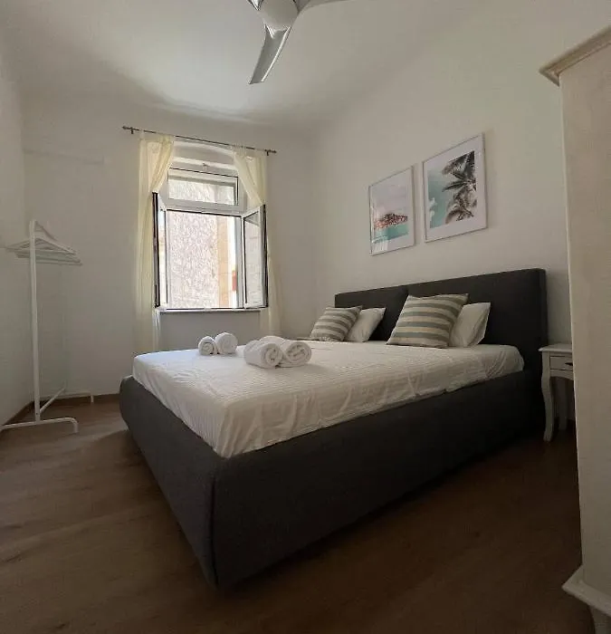 Amfora Apartment - Charming And Spacious-1