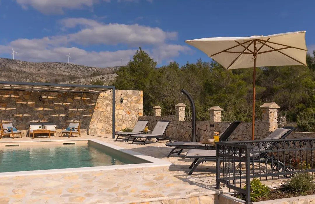 Villa Faraway-1