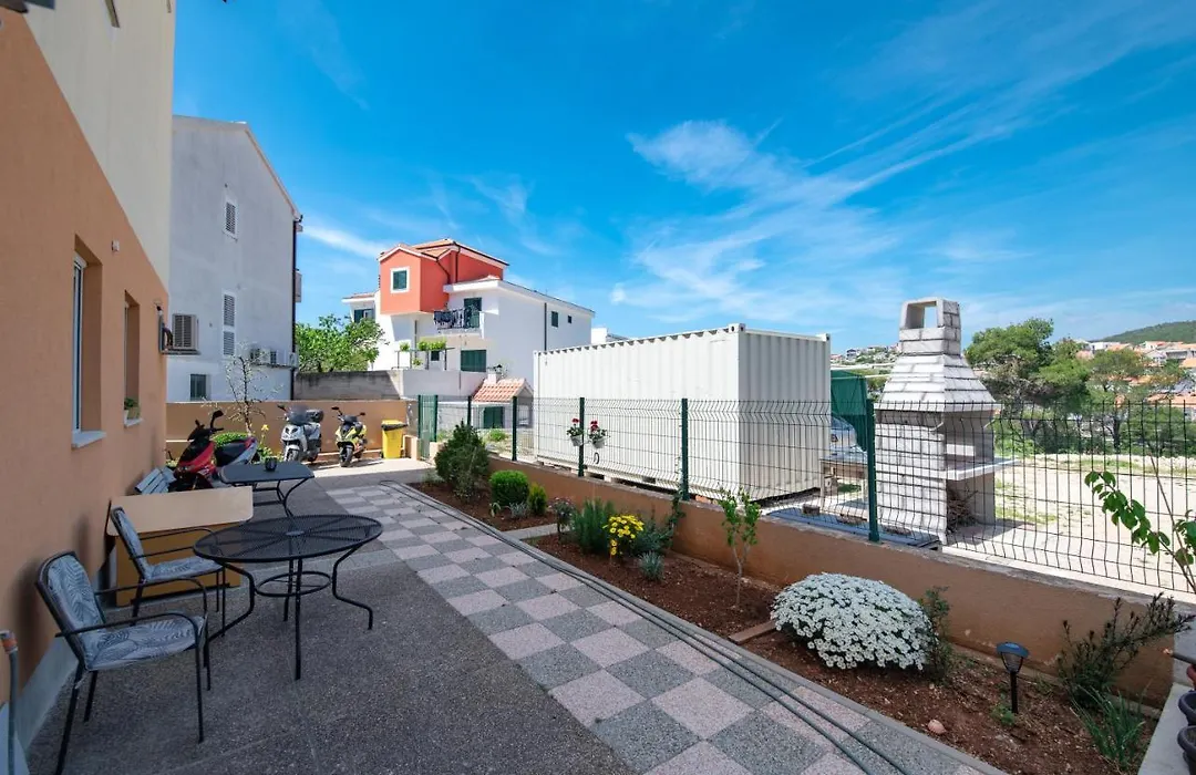 Apartments Bonis I-1