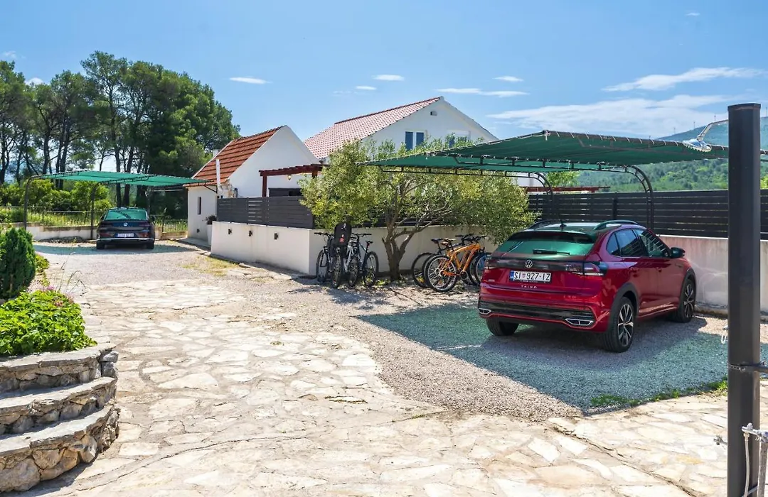 5 Bedrooms House With Private Pool Enclosed Garden And Wifi At Sibenik 5 Km Away From The Beach-1
