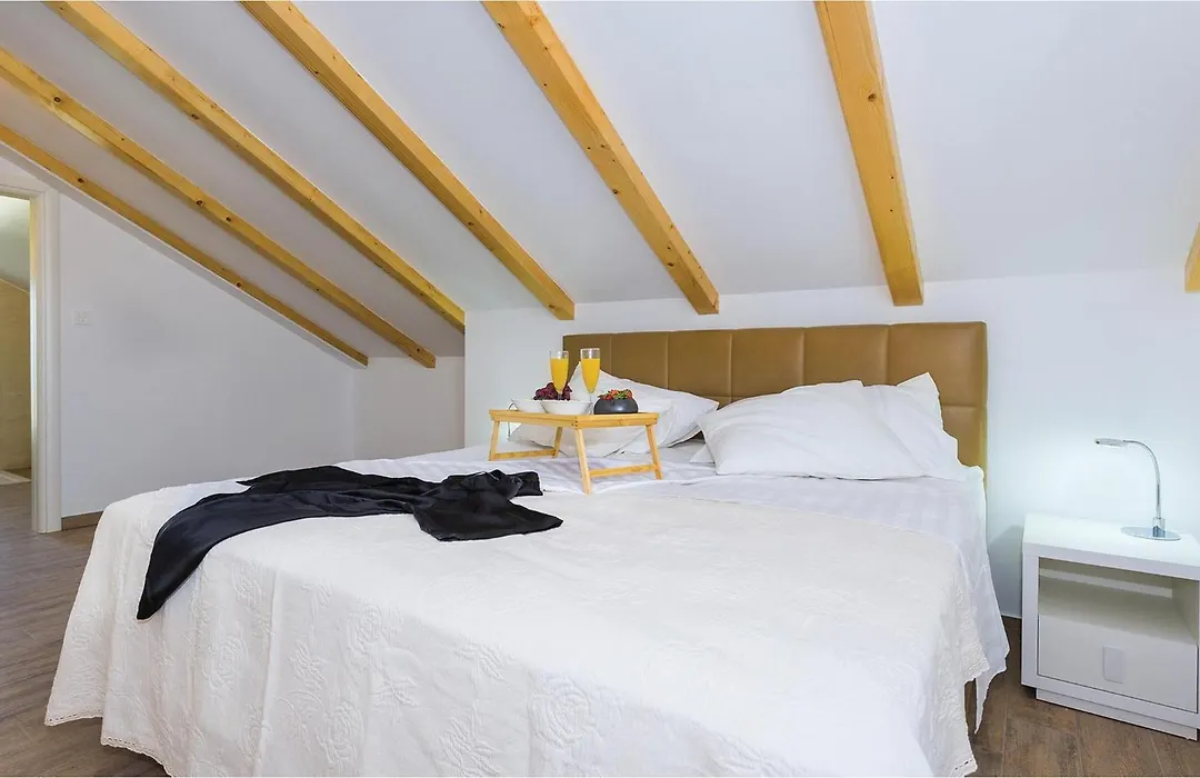Three-Bedroom Holiday Home In Sibenik-1