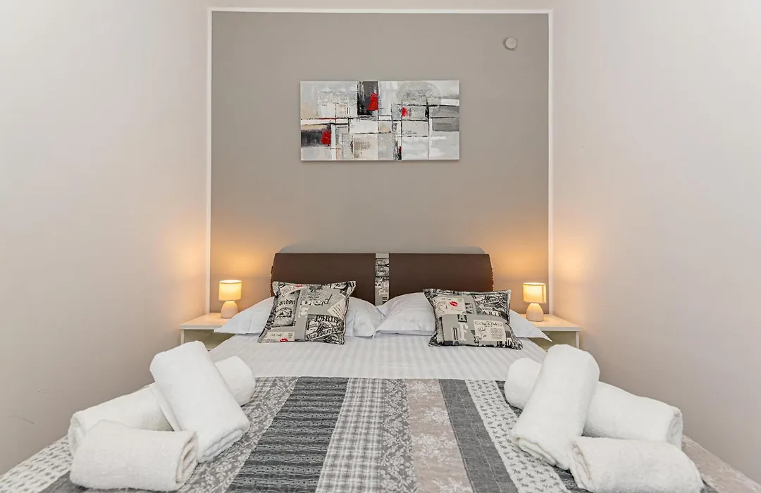 Bel Appartement D'Une Chambre À Sibenik-1