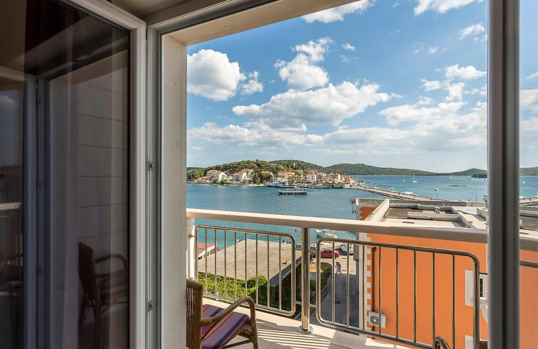 Flores Luxury Suites-1