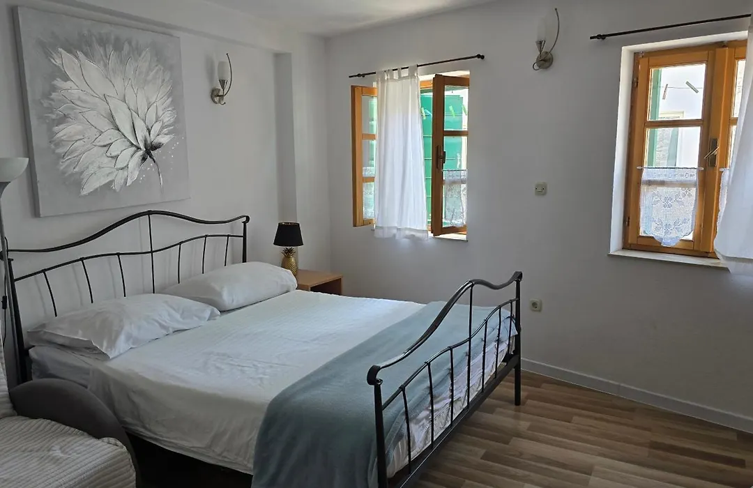 Apartments Mime - Small House-1