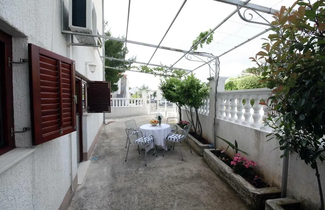 Rose Apartments-1