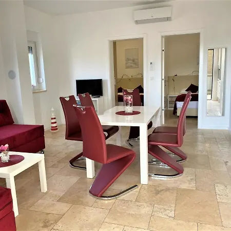 Villa M - Your Business & Holiday Apartment In Sibenik-3
