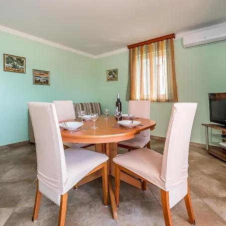 Apartments Hari Tisno-2