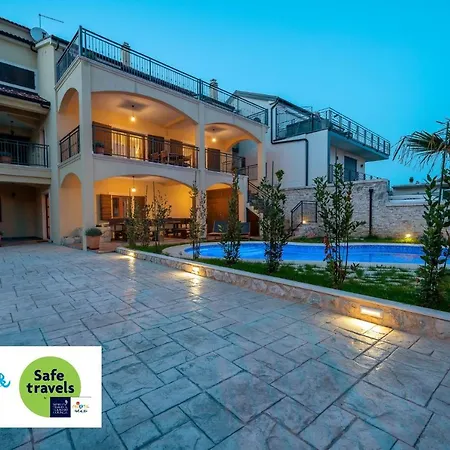 Nomad Luxury Villa-3