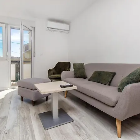 Lovely City Center Apartment Sibenik-3