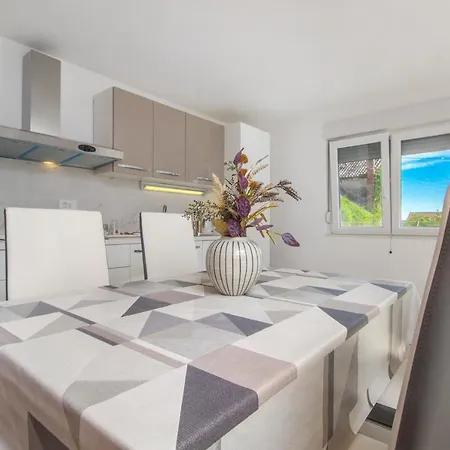 Lovely City Center Apartment Sibenik-2