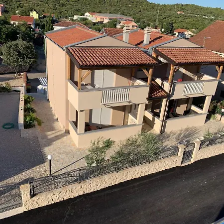 Apartments Mais Tisno-3