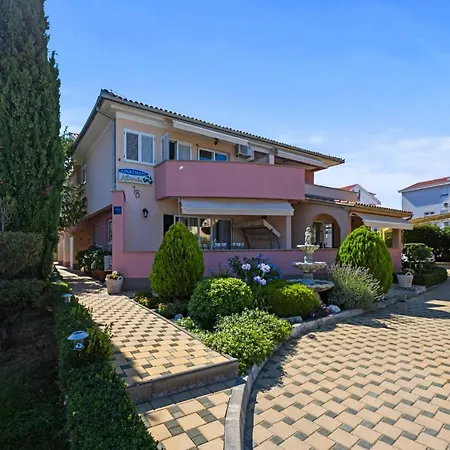 Nice Apartment In Sibenik With Wifi And 1 Bedrooms-3