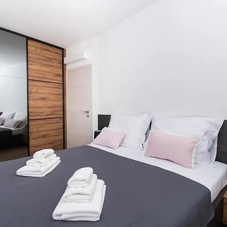Apartments Luxury Golden Suites-3
