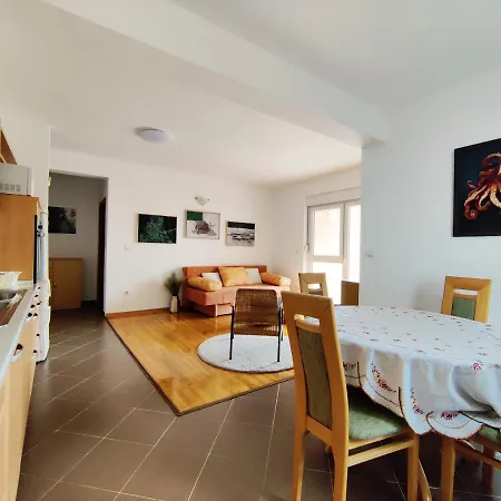 Airy Apt In Tisno - Murter, Beach - 3 Min Walk, 2 Bedrooms, 2 Bathrooms, 70M2 With Terrace, Mooring Included-2