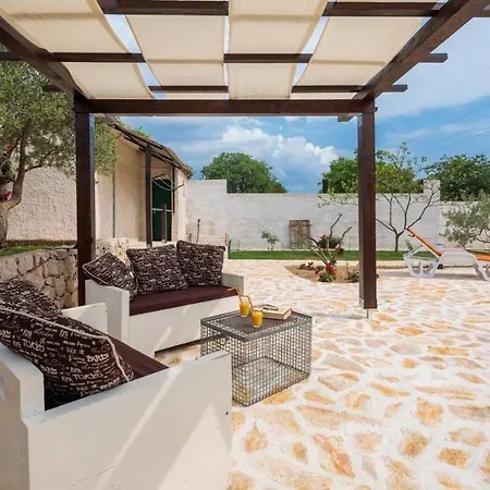 Ferienhaus Mit Privatpool Fuer 6 Personen Ca 100 M In Sibenik, Dalmatien Norddalmatien-2