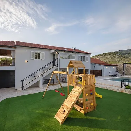 Villa Faraway-3