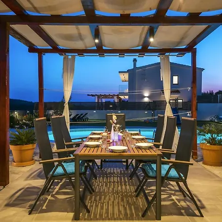 5 Bedrooms House With Private Pool Enclosed Garden And Wifi At Sibenik 5 Km Away From The Beach-2