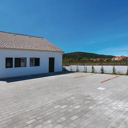 Three-Bedroom Holiday Home In Sibenik-2