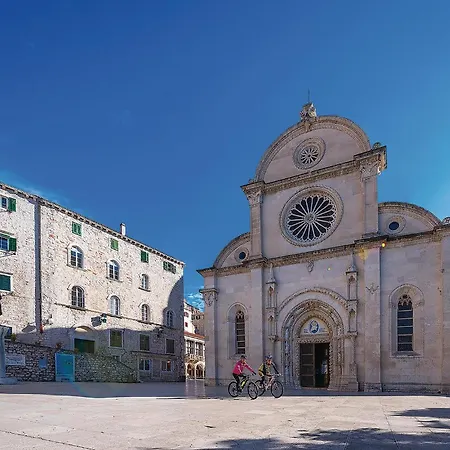 Three-Bedroom Holiday Home In Sibenik-2
