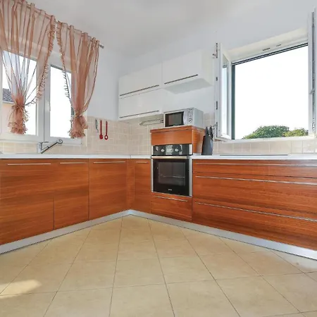Three-Bedroom Holiday Home In Sibenik-3
