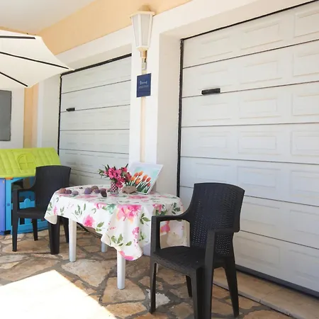 Apartment Brodarica 15270B-3