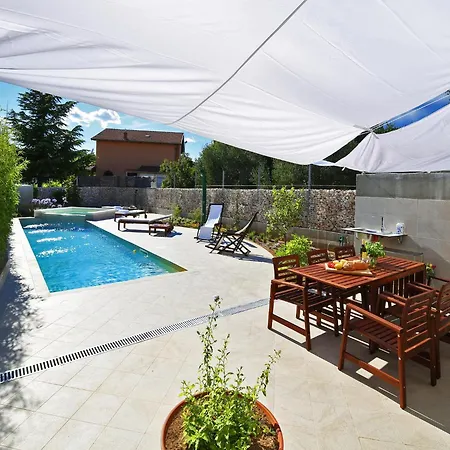 Charming Villa With Pool-2