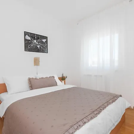 Apartments Tihi-3
