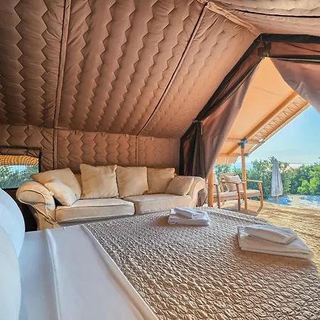 Golden Haven Luxe Glamp Resort-3