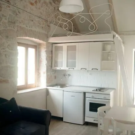 Studio Apartment Leo-3