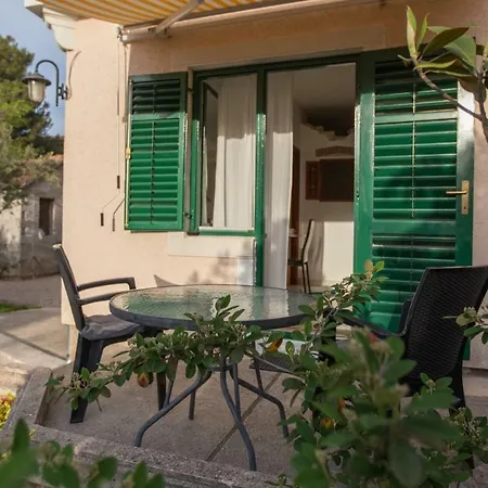 Studio Apartment By The Sea-3