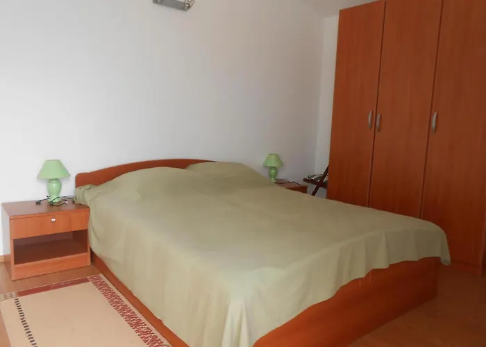 Apartments Spadina Tisno