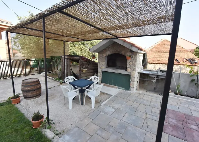 Pet friendly Lea Apartment Sibenik