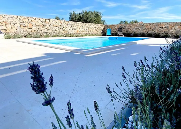 Villa Neva Vodice mit Pool