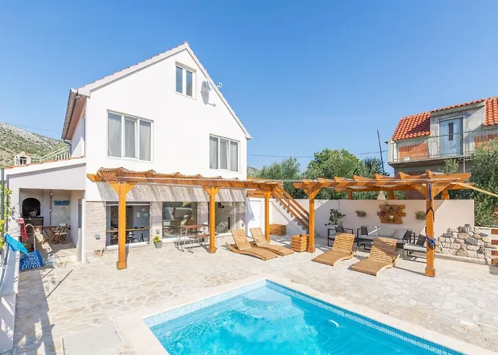 Huisdiervriedelijke Boutique Holiday Home In Donje Polje With Pool Šibenik