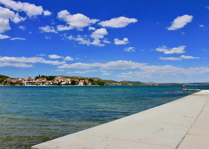 Haustierfreundliches Apartment Alan, Sibenik - Bilice, With A Sea View